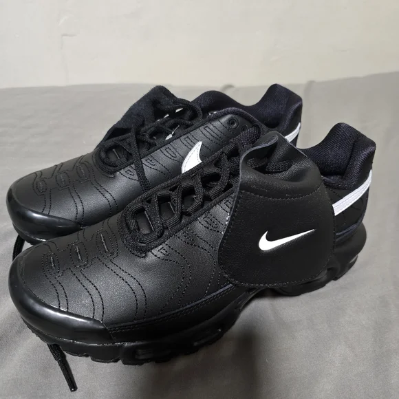 Nike Women's Air Max Plus Size 7.5 Tiempo Black White. - Picture 3 of 8
